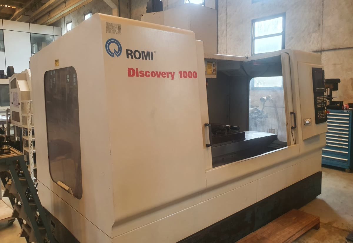 ROMI Discovery 1000 - centro de usinagem CNC vertical disponível para venda e locação
